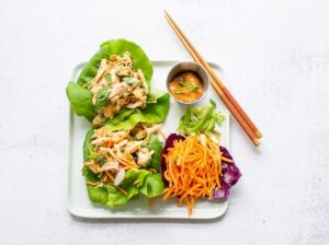 Lettuce Wraps with Chicken and Peanut Sauce